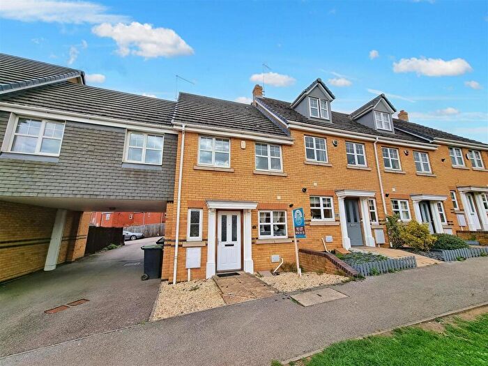 3 Bedroom Terraced House To Rent In Windsor Road, Rushden, NN10