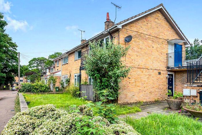 2 Bedroom Flat To Rent In Eastwick Row, Hemel Hempstead, Hertfordshire, HP2