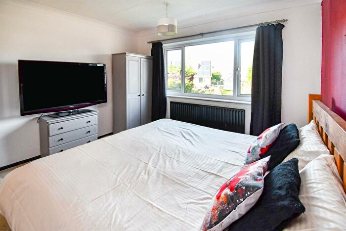 2 Bedroom Bungalow For Sale In Mill Crescent, Scotter, Gainsborough, DN21