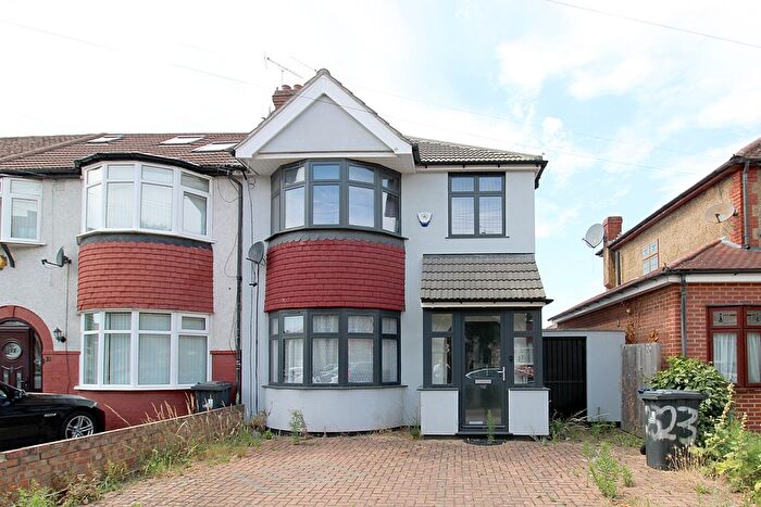 4 Bedroom Semi-Detached House For Sale In Devon Close, Perivale, UB6