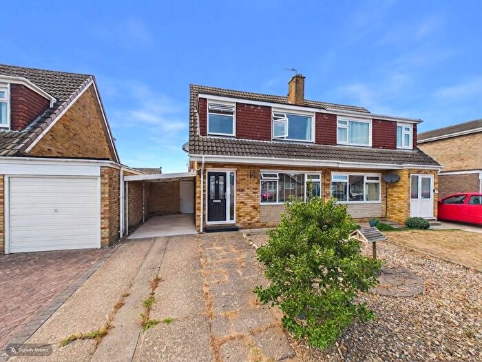 3 Bedroom Semi-Detached House For Sale In Viking Road, Bridlington, YO16