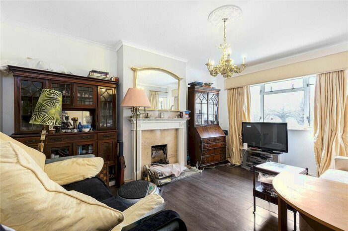 3 Bedroom Flat To Rent In Sulivan Court, Broomhouse Lane, London, SW6