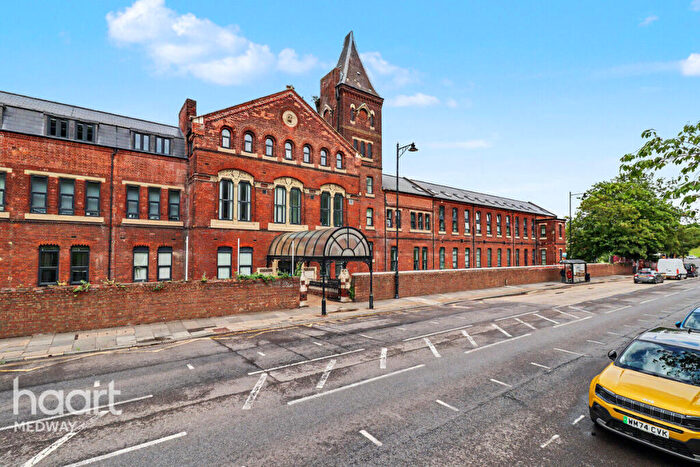 1 Bedroom Flat For Sale In Bishops Court Street, Rochester, ME1