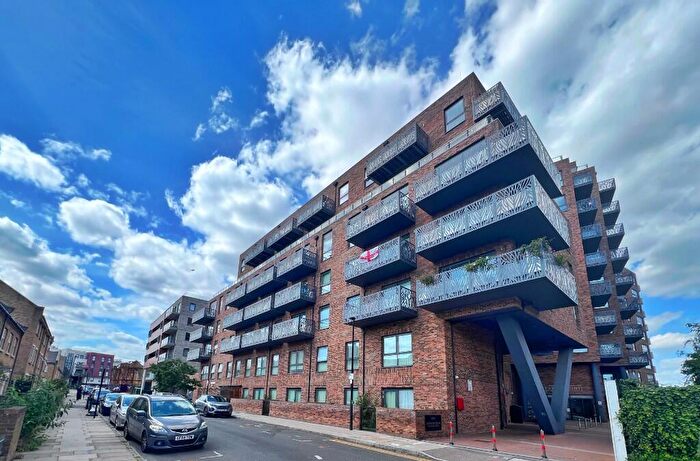 2 Bedroom Flat To Rent In Leven Road, London, E14