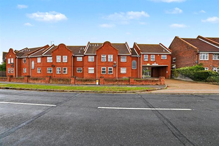 2 Bedroom Flat For Sale In St James Court Western Esplana, Canvey Island, SS8