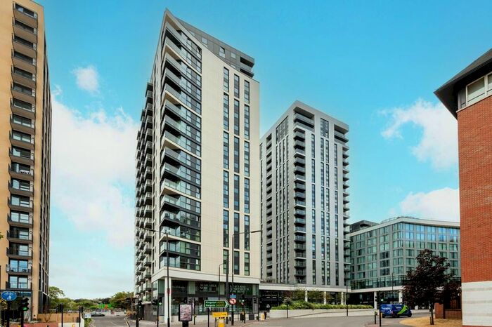 2 Bedroom Flat To Rent In Sutton Plaza, Sutton, SM1