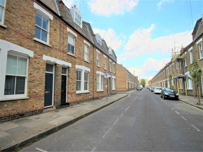 2 Bedroom Flat To Rent In Senrab Street, London, E1