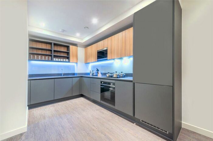 3 Bedroom Flat To Rent In Western Gateway, Canary Wharf, E16