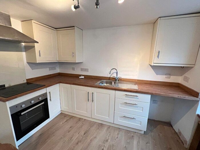 1 Bedroom Flat To Rent In Fore Street, Bampton, Tiverton, EX16