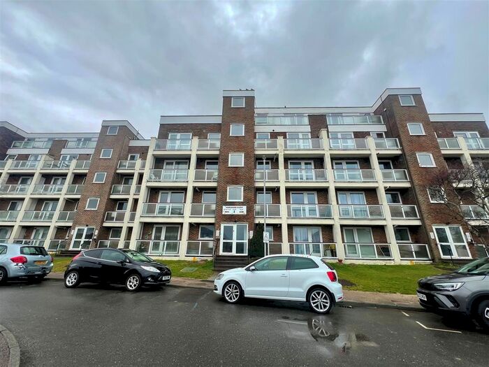 2 Bedroom Flat To Rent In Harewood Close, Bexhill-On-Sea, TN39