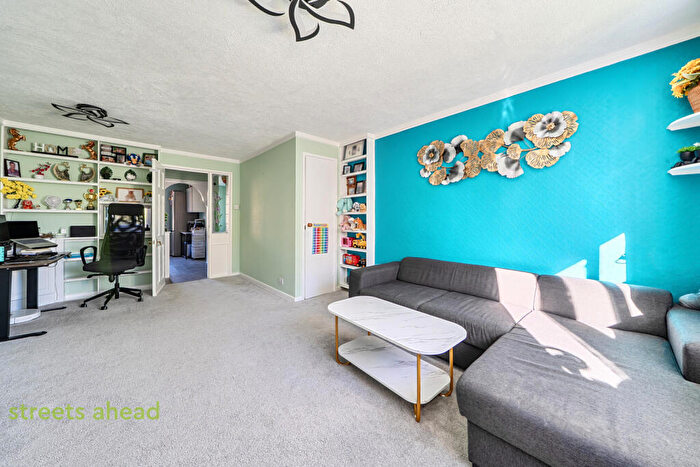2 Bedroom Apartment For Sale In Bardsley Close, Croydon, CR0