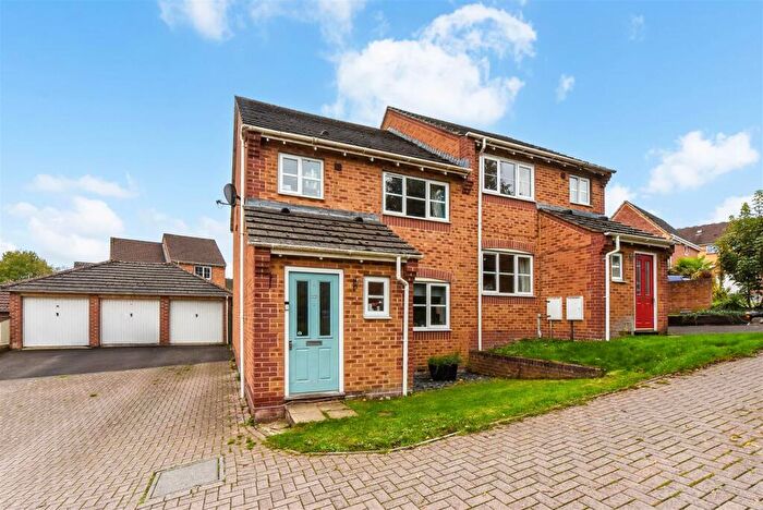 3 Bedroom Semi-Detached House For Sale In Kingston Close, Andover, SP10