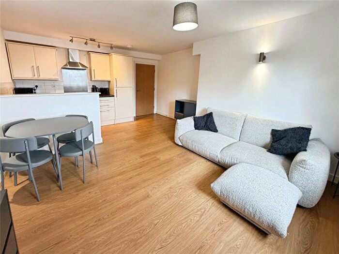 2 Bedroom Flat To Rent In Shakespeare Street, Coventry, West Midlands, CV2