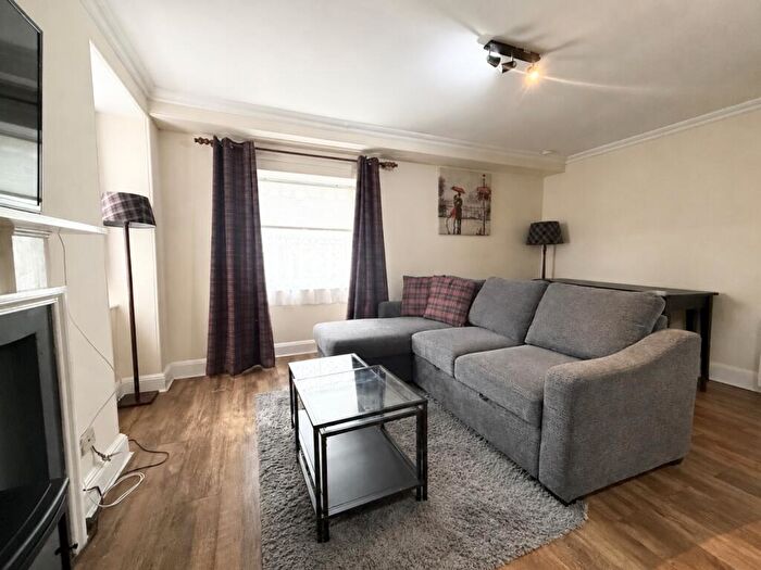 1 Bedroom Flat To Rent In / Charlotte Street, G1
