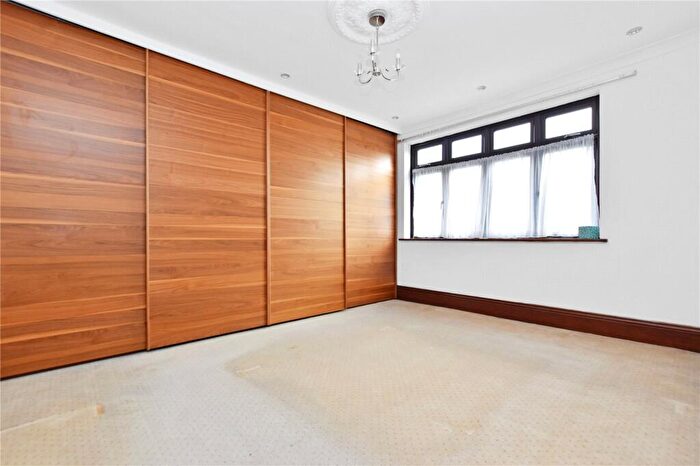 5 Bedroom Semi-Detached House For Sale In Brampton Road, Bexleyheath, DA7