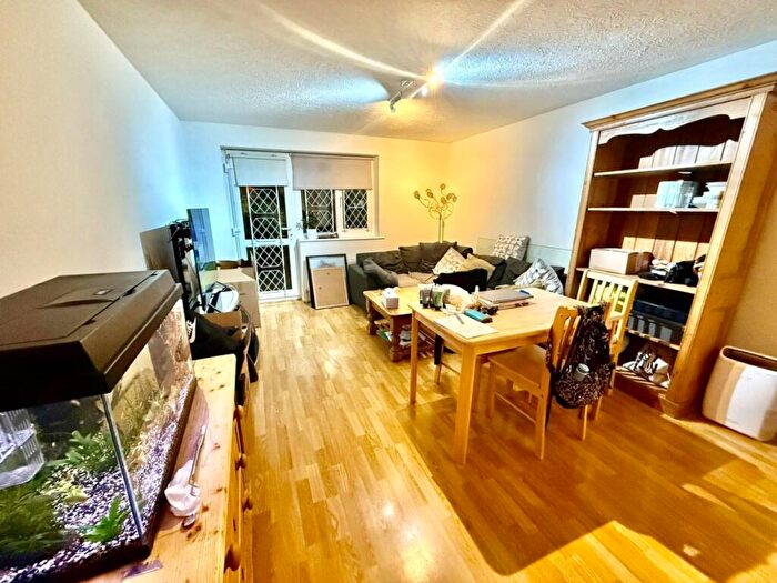 2 Bedroom House To Rent In Ashfield Road, Southgate, N14