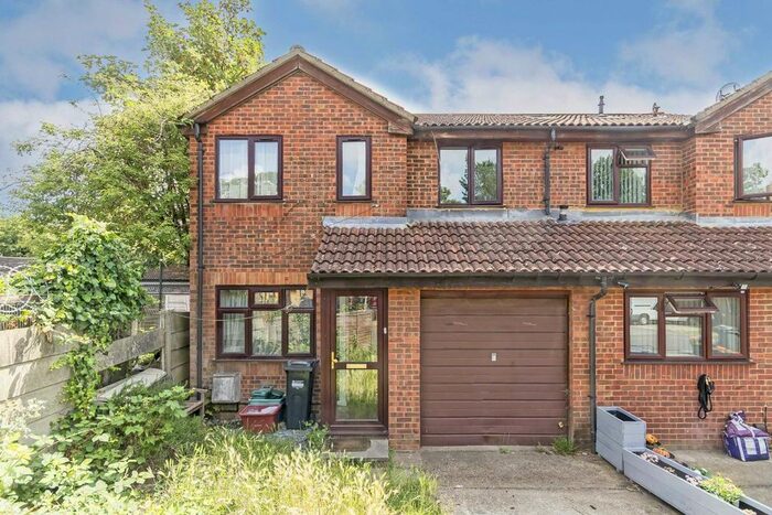 2 Bedroom Property To Rent In Barnes Avenue, Southall, UB2