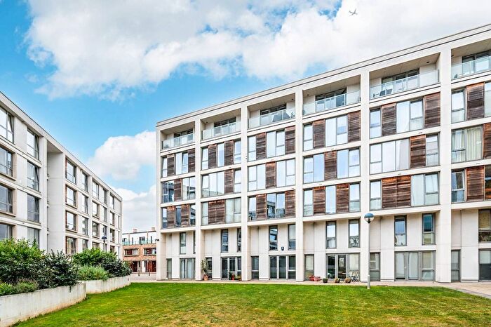 2 Bedroom Flat To Rent In Printers Road, Stockwell, London, SW9