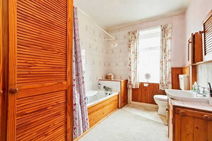 3 Bedroom Terraced House For Sale In King Street, Yeadon, Leeds, LS19