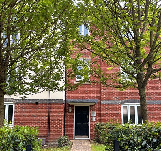 2 Bedroom Flat For Sale In Flat, Heathfield House, Carpenters Close, Newbury, RG14