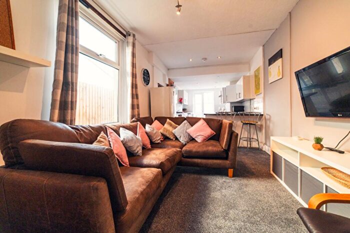 5 Bedroom Terraced House To Rent In Llanishen Street, Heath, CF14