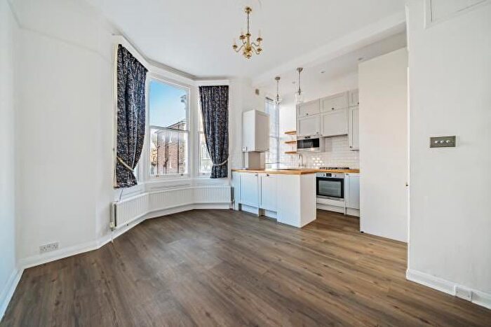 1 Bedroom Flat To Rent In Cardigan Road, Richmond, TW10