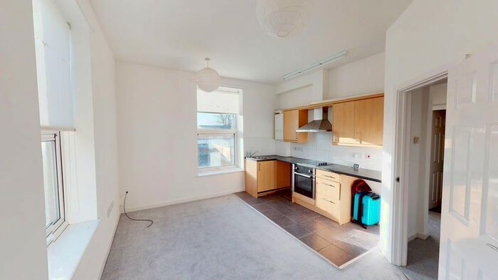 2 Bedroom Flat To Rent In Flat, Spring Bank, HU3