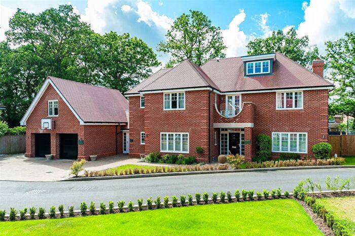 6 Bedroom Detached House For Sale In The Spinney, Gerrards Cross, SL9