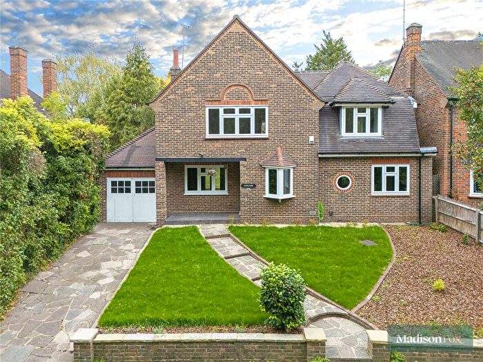 4 Bedroom Detached House To Rent In Brook Way, Chigwell, Essex, IG7