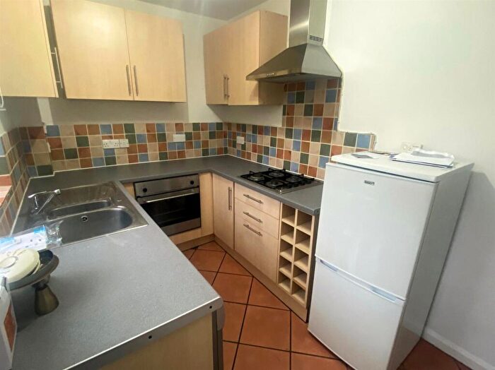1 Bedroom Flat To Rent In Garden And Parking - Tring Road, HP20