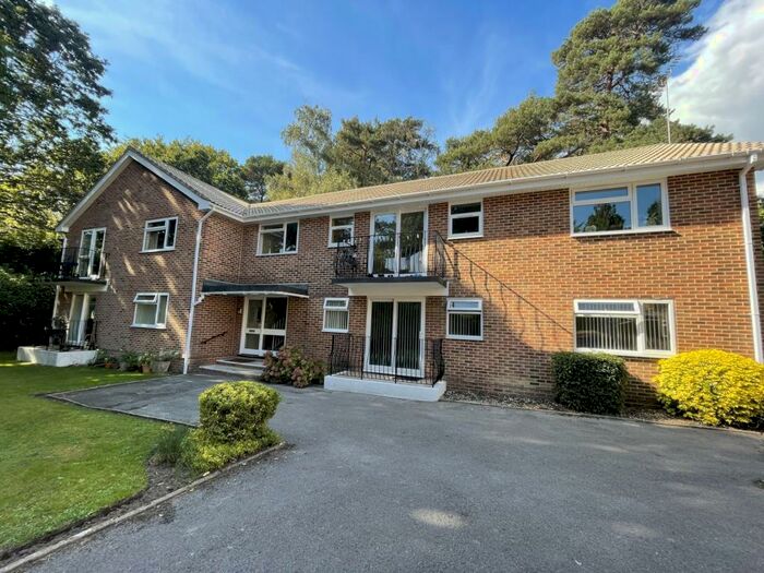 2 Bedroom Flat To Rent In Ferndown, BH22