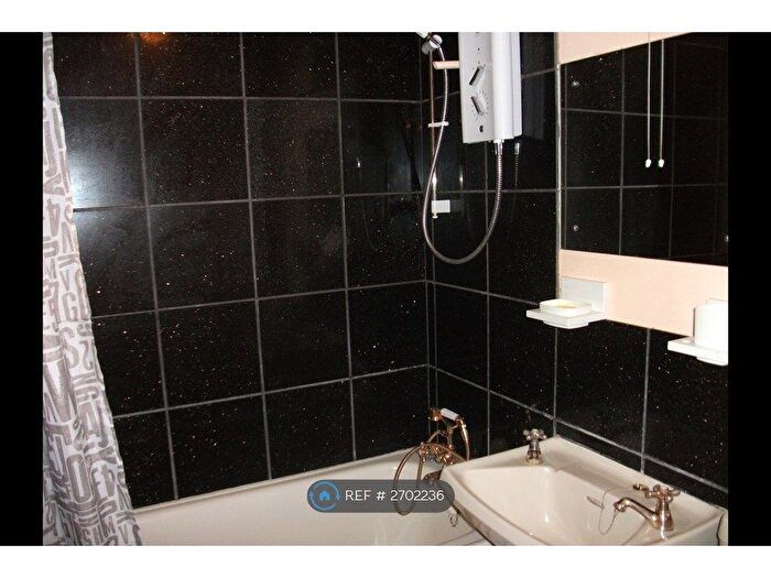 1 Bedroom Flat To Rent In Gurney Close, Barking, IG11