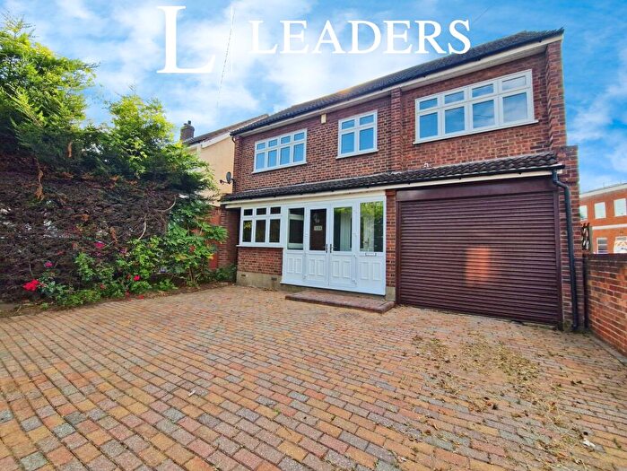4 Bedroom Detached House To Rent In Gubbins Lane, Romford, RM3