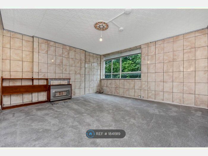 3 Bedroom Flat To Rent In St Mary's Road, London, SE15