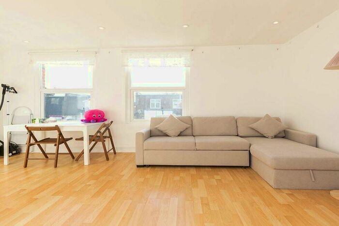 1 Bedroom Flat To Rent In Hampden Road, Turnpike Lane, N8