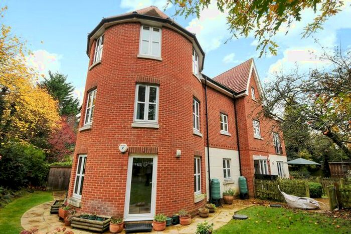2 Bedroom Flat To Rent In Wessex Gate, Shinfield Road, Reading, Berkshire, RG2