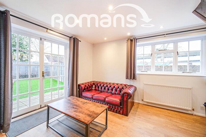 2 Bedroom Cottage To Rent In Plough Road, GU46