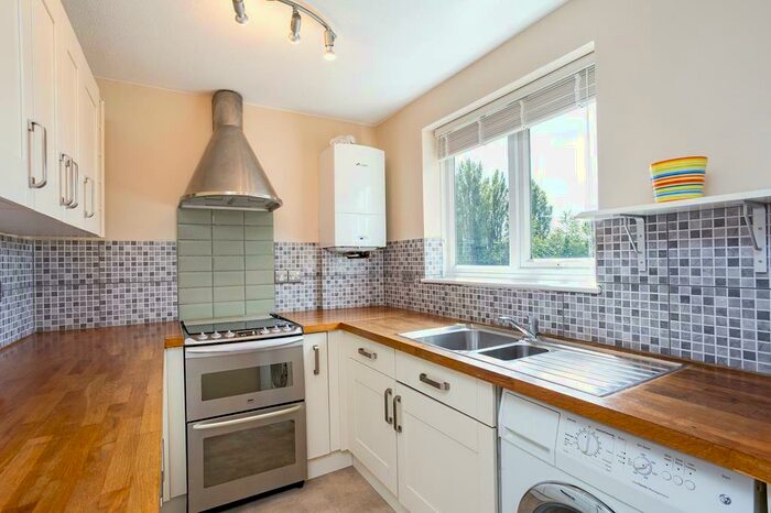 2 Bedroom Maisonette To Rent In Molesworth Road, Cobham, KT11