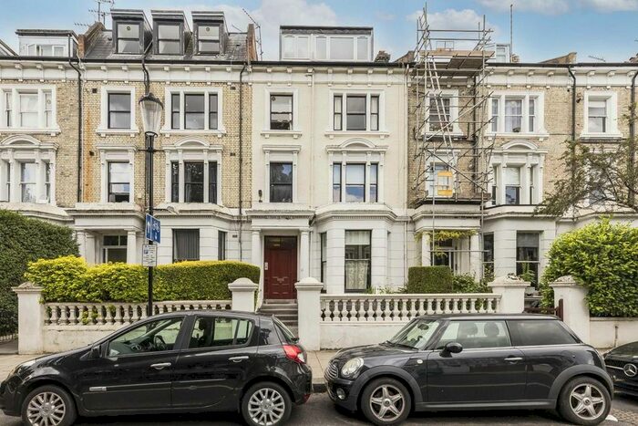2 Bedroom Flat To Rent In Elsham Road, London, W14