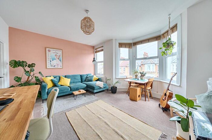 2 Bedroom Maisonette For Sale In Glenwood Road, London, SE6