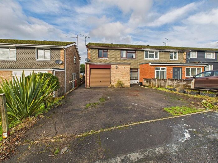 4 Bedroom Semi Detached House For Sale In Fircroft Close, Tilehurst, Reading, RG31