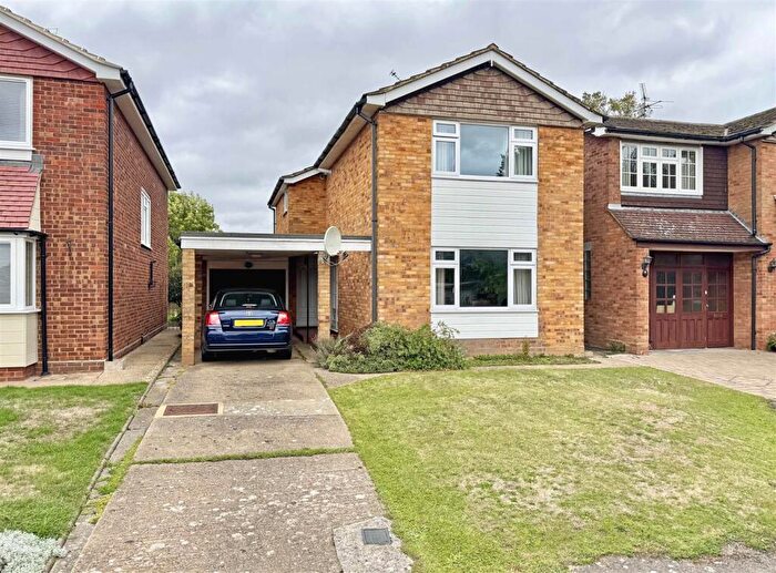 3 Bedroom Detached House For Sale In Smithers Drive, Chelmsford, CM2