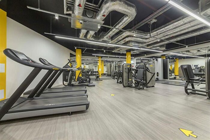 3 Bedroom Flat To Rent In St. Georges Circus, Southwark, SE1