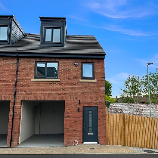 2 Bedroom Town House For Sale In Millwright Gardens, OL8