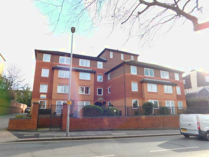 1 Bedroom Flat To Rent In Parish Court, Surbiton ( + Retirement Flat), KT6