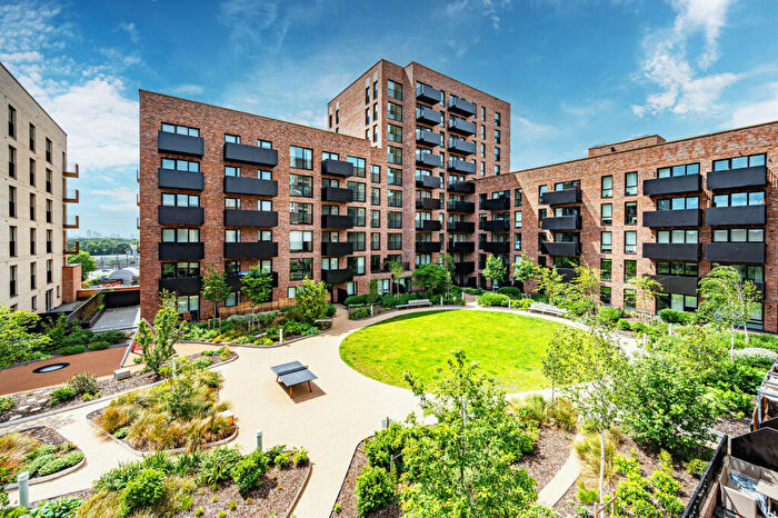 1 Bedroom Flat For Sale In Coronation Square, Leyton, E10