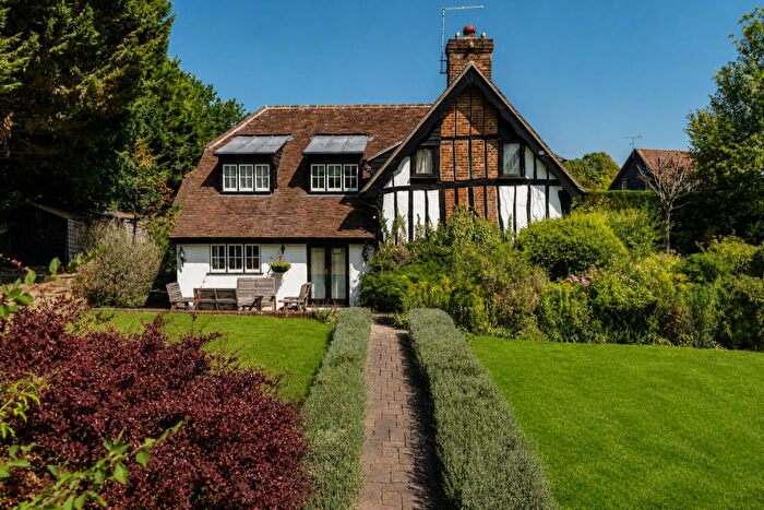 4 Bedroom Detached House For Sale In Harmer Green Lane, Welwyn, AL6