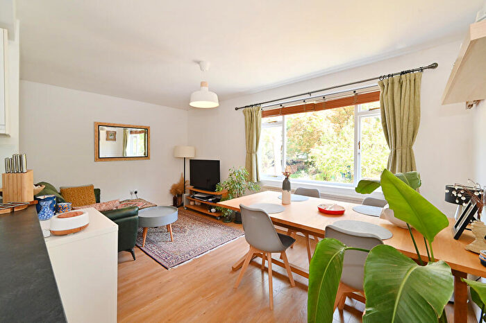 3 Bedroom Apartment For Sale In Lady Margaret Road, London, NW5