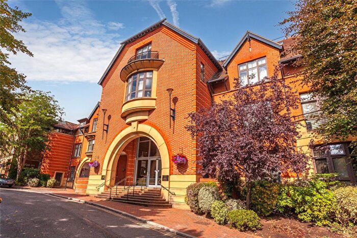 2 Bedroom Flat For Sale In Station Road, Henley-On-Thames, Oxfordshire, RG9