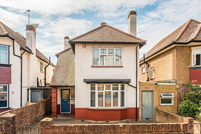 3 Bedroom Detached House For Sale In Staines Road, Hounslow, TW3